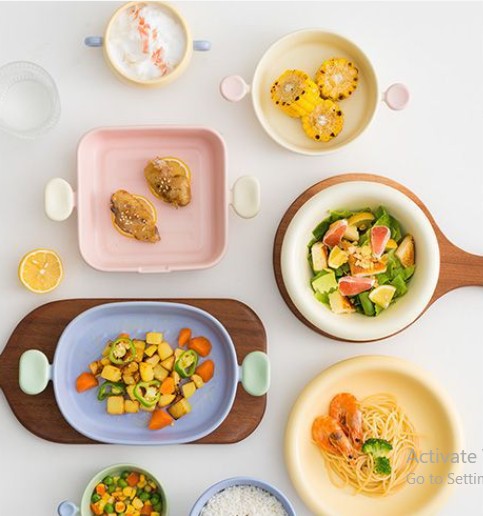 A cute, minimalist set of food containers.